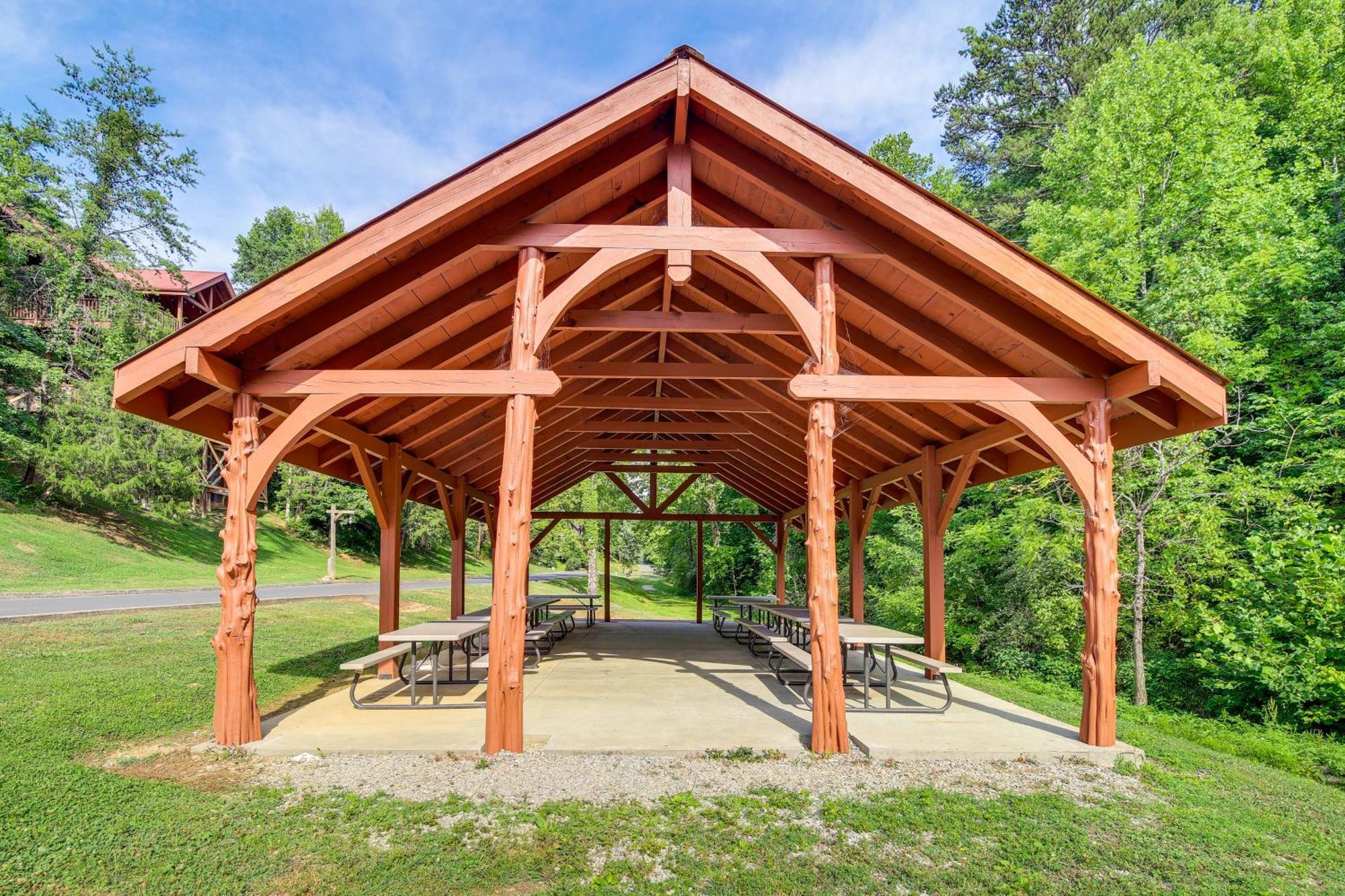 Pigeon Forge Cabin Premier Location And Hot Tub Exterior foto